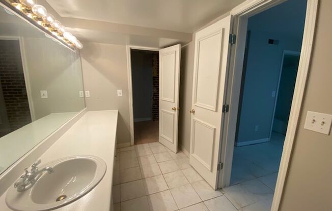 2 beds, 2 baths, 1,000 sqft, $1,650, Unit 29