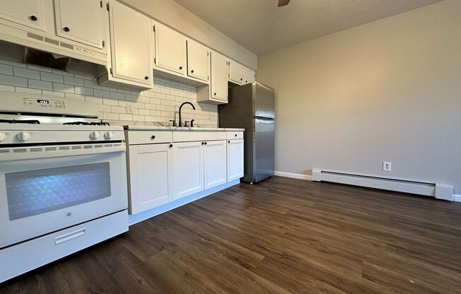 2 beds, 1 bath, $925, Unit 6