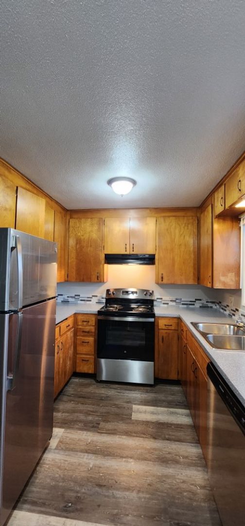 $500 MOVES YOU IN - 2 Bedroom on 18th Ave in Albany - Pet Friendly