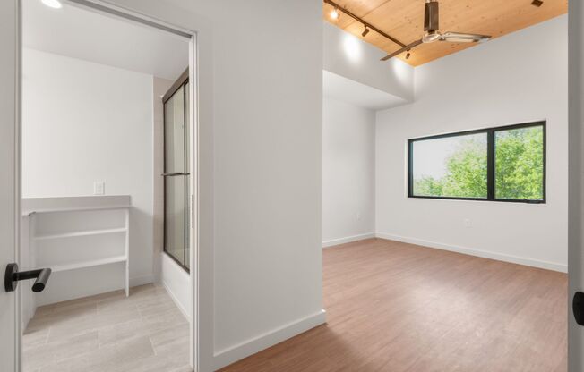2 beds, 2 baths, 910 sqft, $1,867, Unit 213