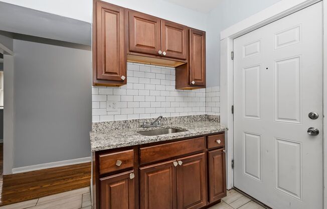 2 beds, 1 bath, 1,000 sqft, $1,370.42, Unit 6100-2E