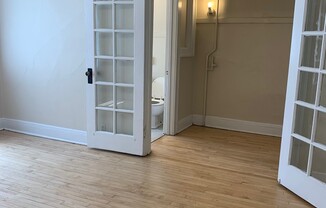 Studio, 1 bath, $875, Unit 16