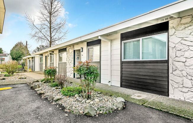 2 beds, 1 bath, 880 sqft, $1,395, Unit #1