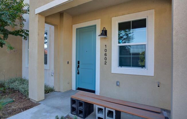 3 beds, 2.5 baths, $3,500