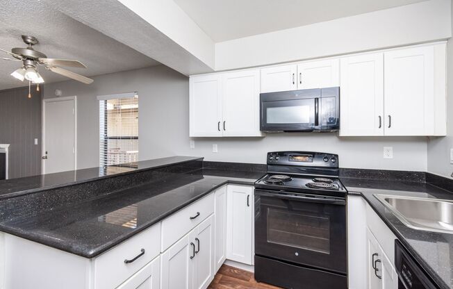 2 beds, 1 bath, 860 sqft, $1,800, Unit 224