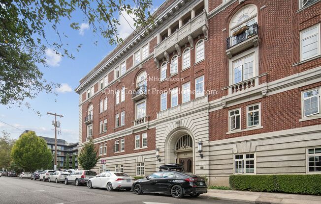 Timeless Nob Hill Studio with Courtyard Access!