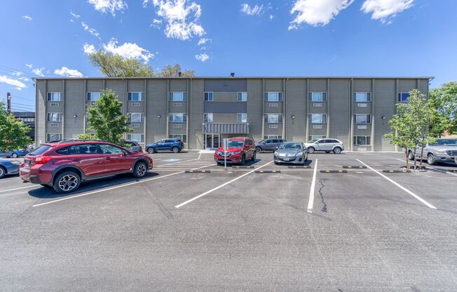 Studio, 1 bath, 450 sqft, $1,299, Unit 32