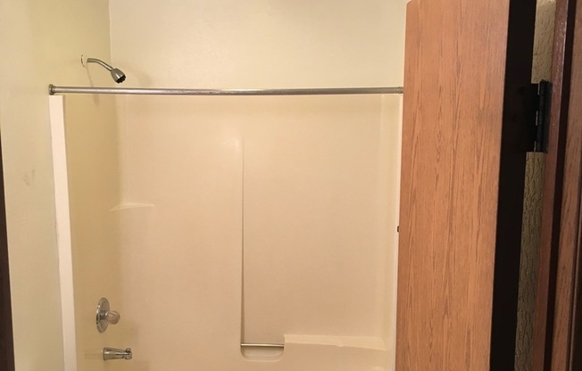 Studio, 1 bath, 450 sqft, $1,395, Unit 18