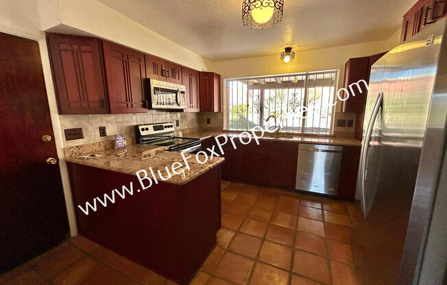 2060 N PAINTED HLS RD