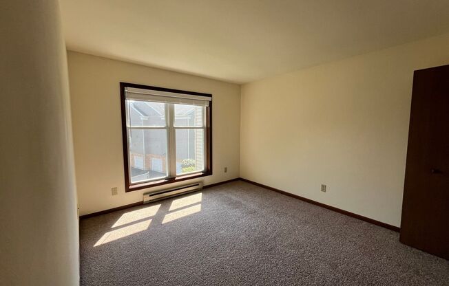 2 beds, 1 bath, 950 sqft, $1,650, Unit 7701RD