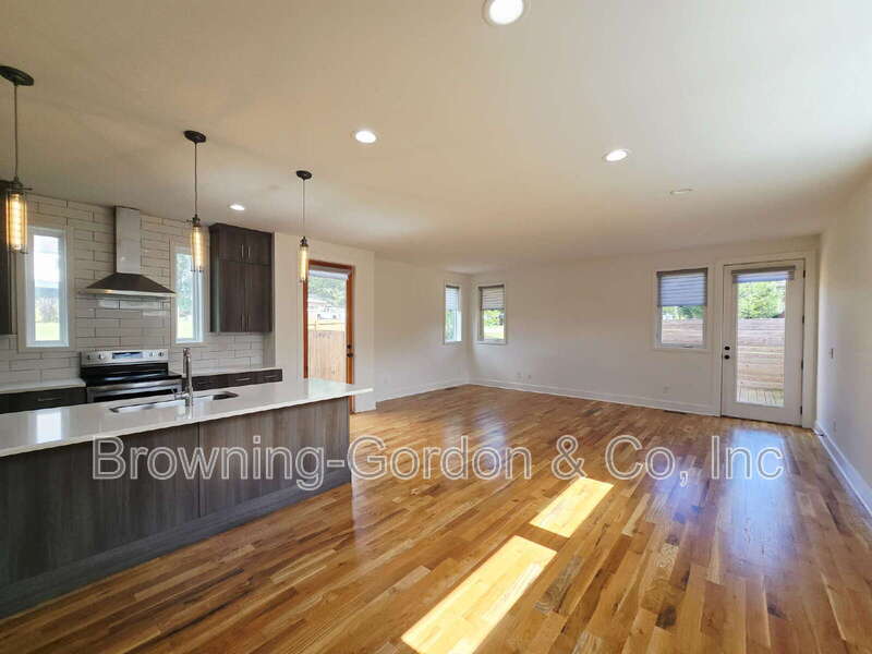 313 PIONEER LN