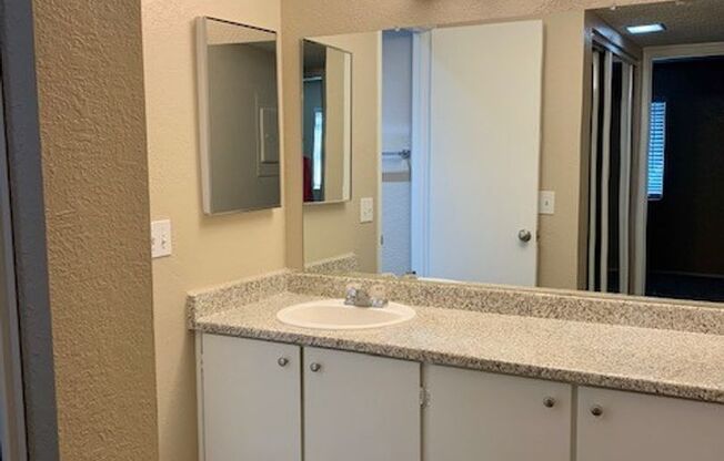 2 beds, 1 bath, 861 sqft, $1,725, Unit 121