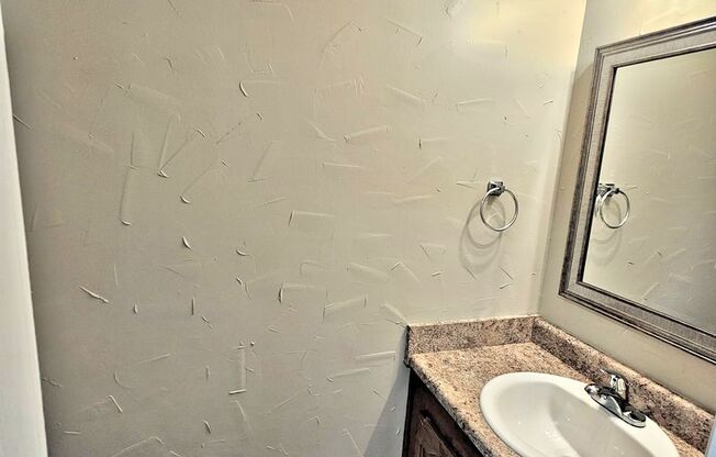 2 beds, 1.5 baths, 1,250 sqft, $975, Unit 2414 #5