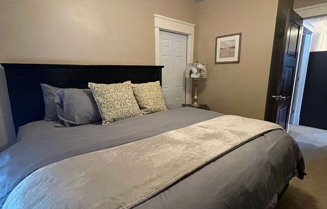 2 beds, 1 bath, 900 sqft, $1,800, Unit Pad II