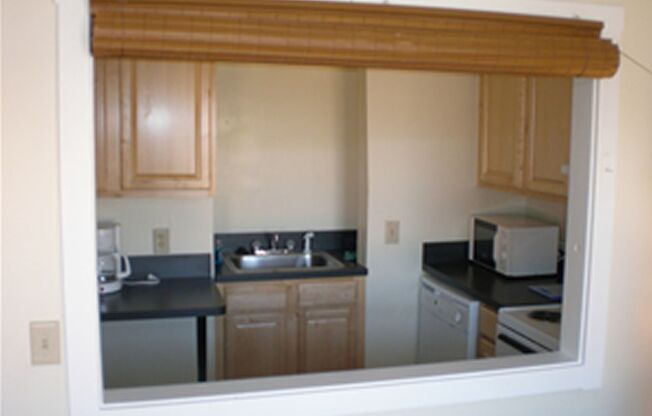 1 bed, 1 bath, 525 sqft, $895, Unit 18