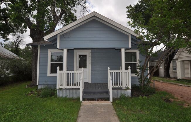 Charming and fully updated 2-2 in Meadowbrook!
