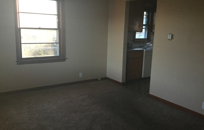 2 beds, 1 bath, $1,195