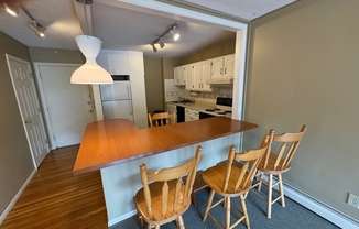 2 beds, 1 bath, 800 sqft, $2,600, Unit 4-8