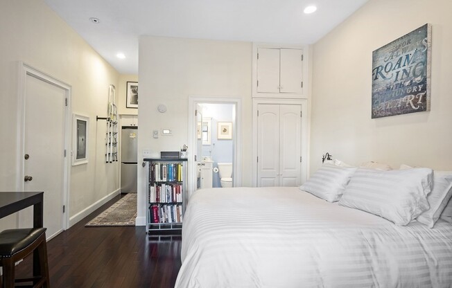 216 W CANTON ST