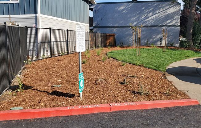 3 beds, 1 bath, 960 sqft, $1,850