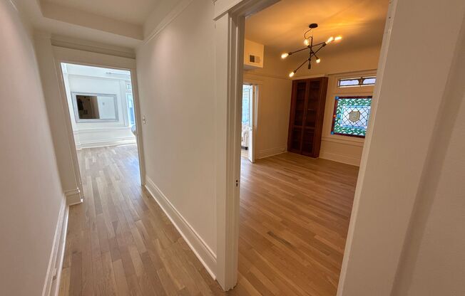 Epic REA- Spacious Flexible Plan 2 BR/1 BA Flat in the Heart of The City