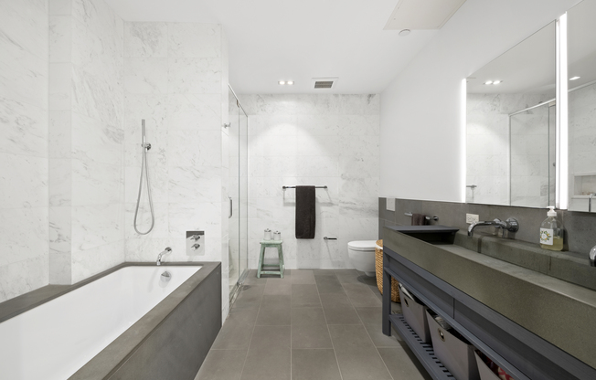 225 W 17 ST