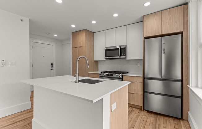 2 beds, 2 baths, 800 sqft, $3,000, Unit 305