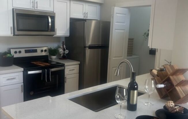 2 beds, 2 baths, 880 sqft, $1,350, Unit TP-2001