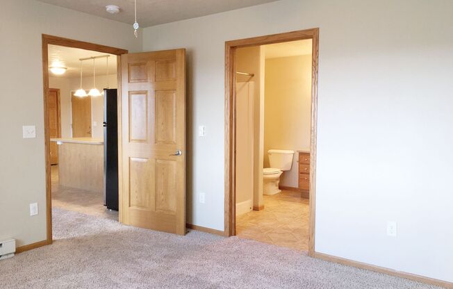 3 beds, 2 baths, 1,369 sqft, $1,445, Unit 1320-305