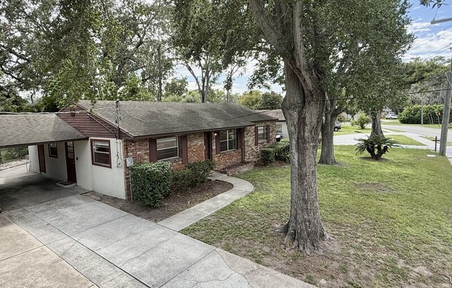 1502 W COUNTRY CLUB DR