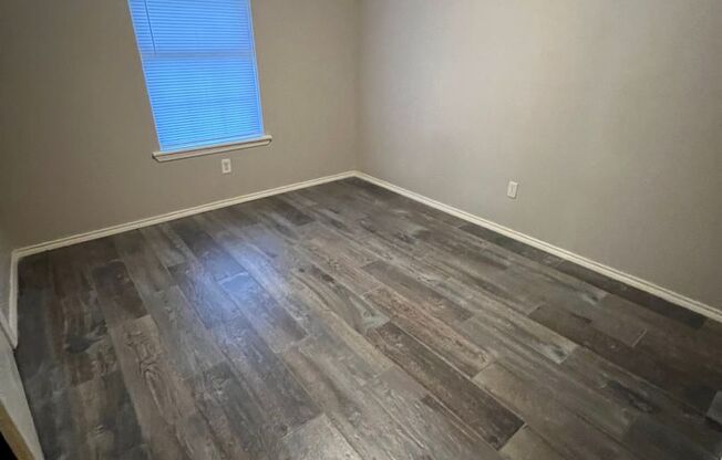 3 beds, 1 bath, $825