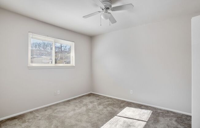 2 beds, 1 bath, 700 sqft, $945, Unit 9002