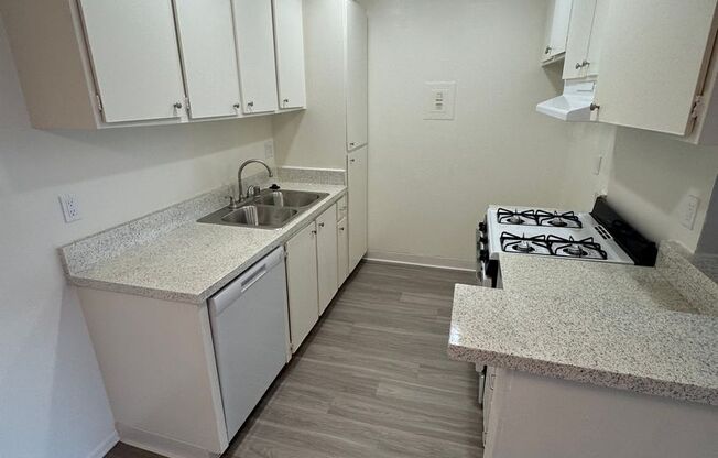 1 bed, 1 bath, 700 sqft, $2,000, Unit 425