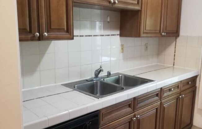 2 beds, 1 bath, $3,300, Unit 303