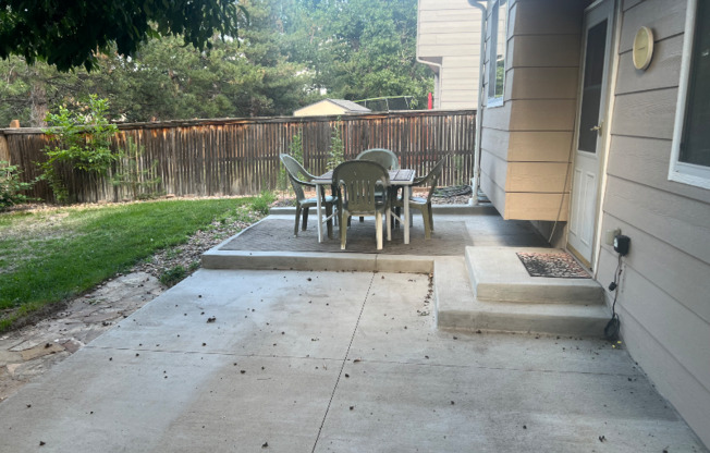 9516 CASTLE RDG CIR