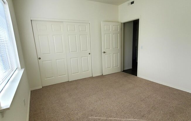 1 bed, 1 bath, 725 sqft, $1,100, Unit 215