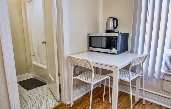 Studio, 1 bath, 164 sqft, $1,095.42, Unit 302