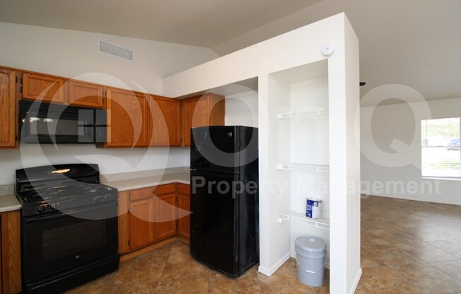 1224 E HUNTINGTON DR