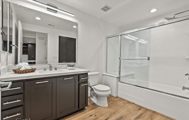 2 beds, 2 baths, 1,050 sqft, $3,250, Unit 206