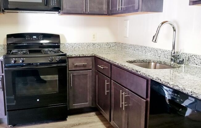 2 beds, 1.5 baths, 1,050 sqft, $2,025, Unit 3347 #101