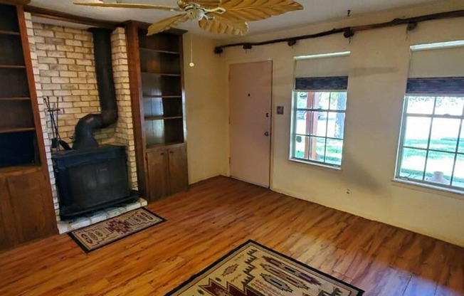 Unique 4 bedroom, 2 bath home with southwest vibe in South Austin!