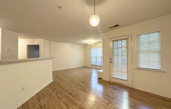 3 beds, 2 baths, $1,900, Unit Unit D