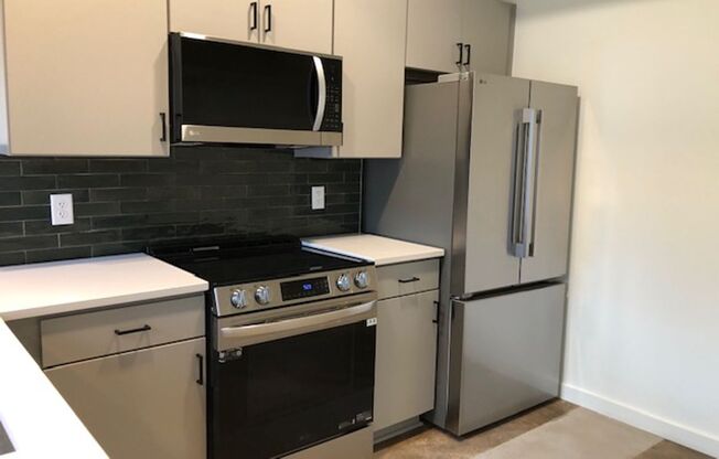 Studio, 1 bath, 870 sqft, $1,650, Unit 125