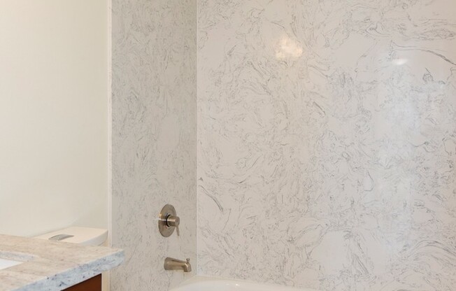 3 beds, 1 bath, 980 sqft, $3,195, Unit R-412