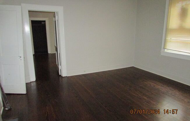 2 beds, 1 bath, $875