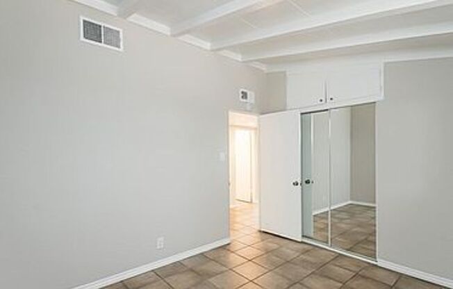 3 beds, 1 bath, $3,295