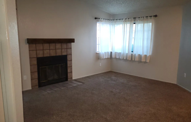 Spacious 4/2 Ranch (Avail 7/15) - Please reference ad for viewing requirements!