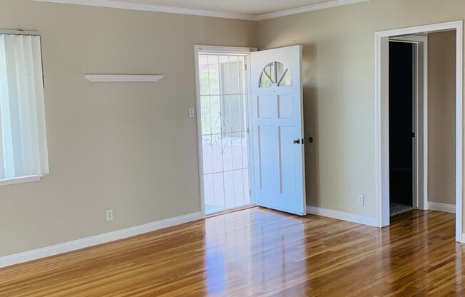 Beautiful 3 bedroom 1 bathroom single story family home in La Mirada