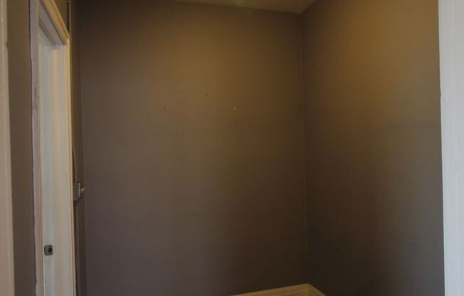 Studio, 1 bath, 450 sqft, $1,515, Unit 320