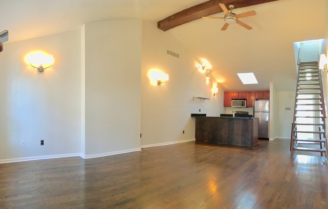 Beautiful 3-Bed/2-Bath Condo in Graduate Hospital with Roof Deck! Available July!